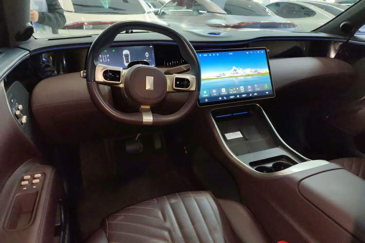 Used Avatr 11 2023 HarmonyOS Version Smart Enjoyment Upgrade Model 90-Degree Rear-Wheel Drive Edition Center Console