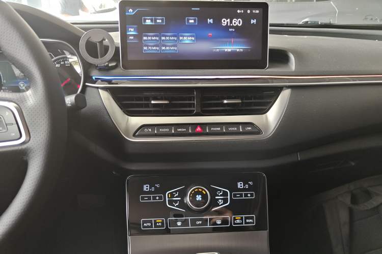 Used Hongqi H5 2020 1.5T DCT Flagship Edition Audio And AC Panel