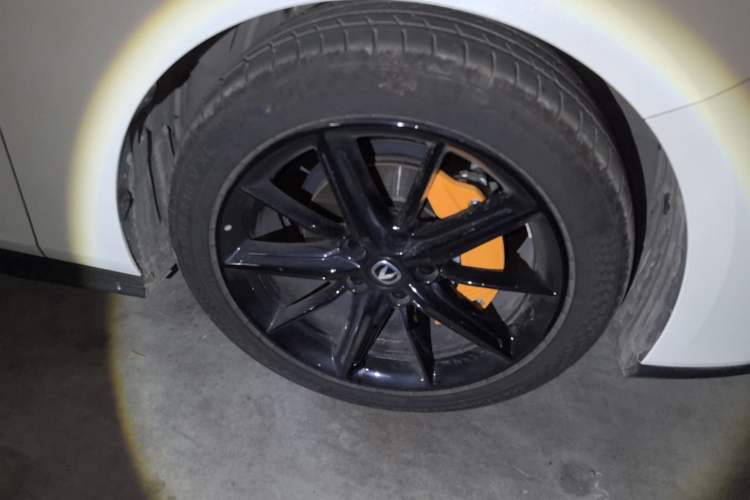 Used CHANGAN UNI-V 2022 1.5T Prestige Version Right Front Wheel Hub