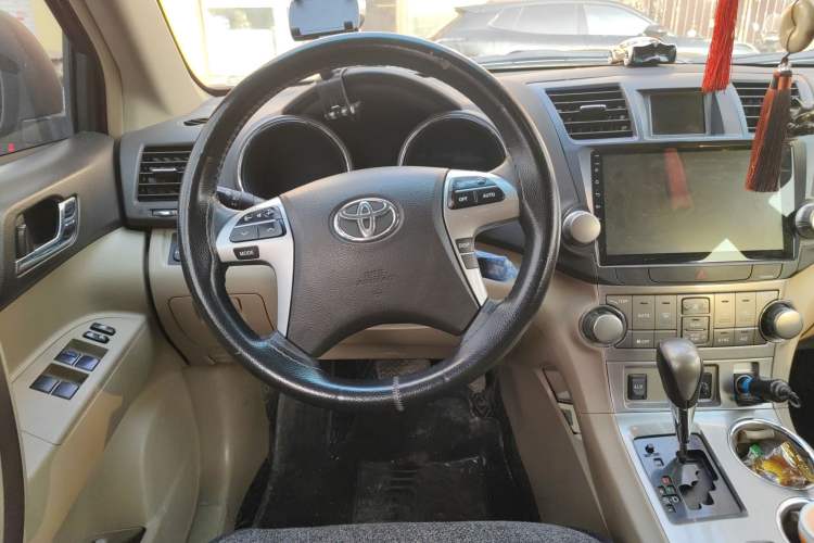 Used Toyota Highlander 2012 2.7L Two-Wheel Drive 7-Seater Luxury Edition