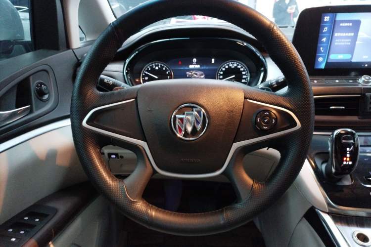 Used Buick GL8 2022 Land Cruiser Executive Class 652T Comfort Model
