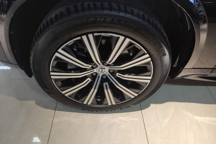 Used Volvo XC90 2024 B5 SmartDrive Luxury Edition 5 Seats
