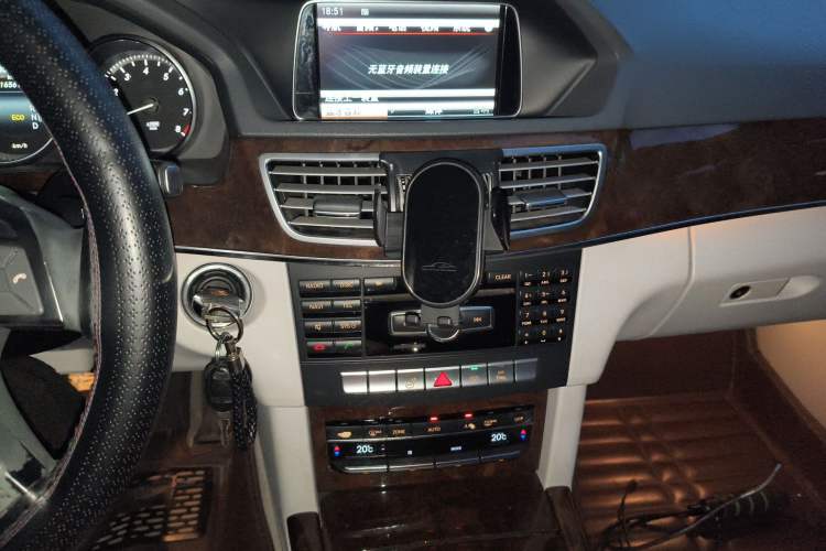 Used Mercedes-Benz E-Class 2014 E 260 L Audio And AC Panel