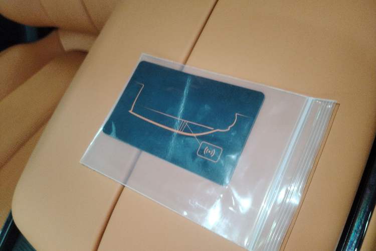 Used Geely Galaxy LEVC L380 2024 140-Degree 6-Seater All-Wheel-Drive Ultra Vehicle Key