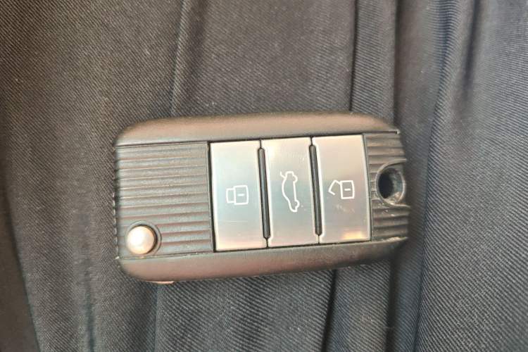 Used Roewe RX8 2018 30T Smart Connectivity Two-Wheel Drive Supreme Edition