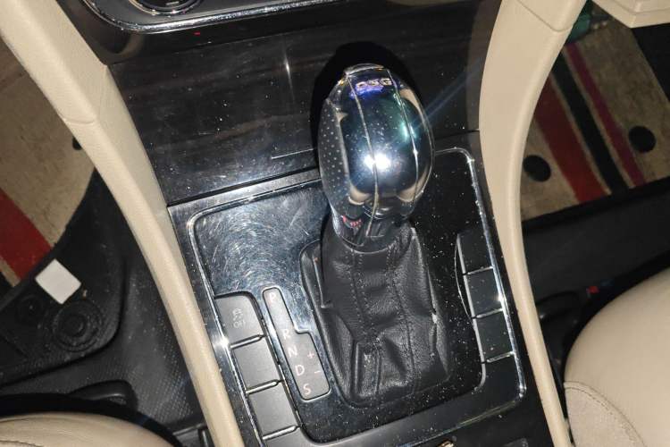 Used Volkswagen Passat 2011 1.8 TSI DSG Prestige Edition Gear Lever