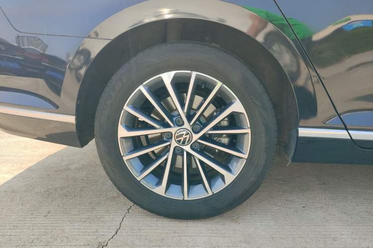 Used Volkswagen Magotan 2020 330TSI DSG Luxury Edition Right Rear Wheel Hub