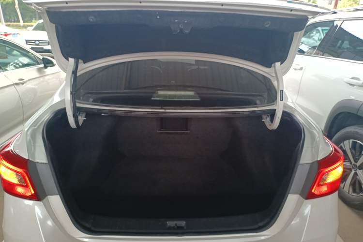 Used Nissan Sylphy 2016 1.6XV CVT Smart Enjoyment Version Trunk