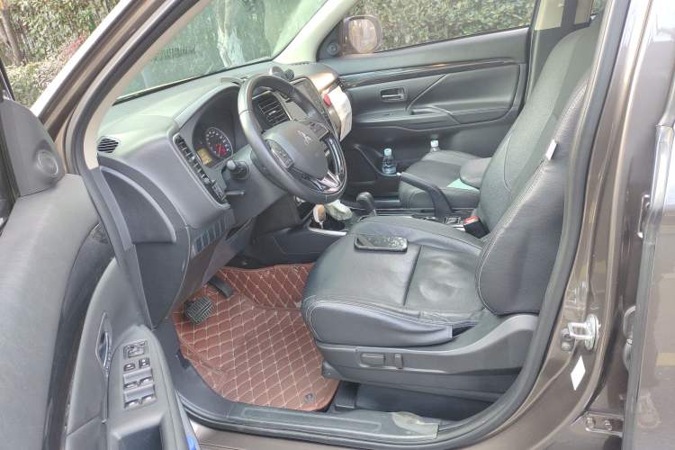 Used Mitsubishi Outlander 2017 2.0L Two-Wheel Drive Glory Edition 5 Seats