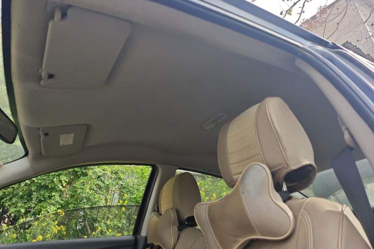 Used Nissan Sunny 2014 1.5XE Manual Comfort Edition Headliner