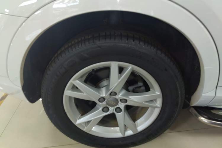 Used Audi Q3 2017 35 TFSI Fashion Model Exterior 4