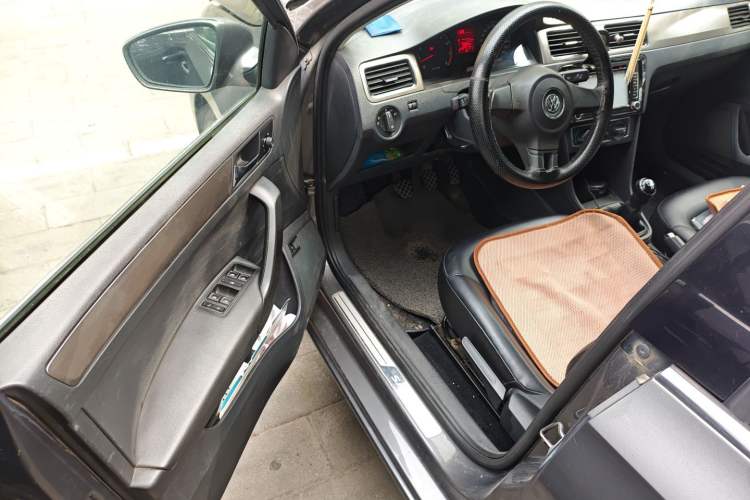 Used Volkswagen Santana 2013 1.6L Manual Comfort Edition
