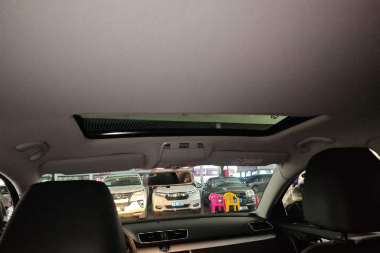 Used Volkswagen Magotan 2015 1.8TSI Advanced Model Headliner