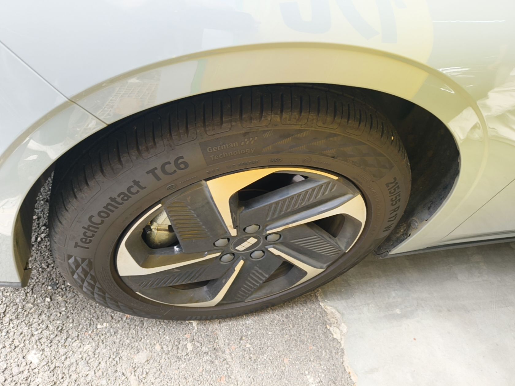 Geely Galaxy L6 2023 125km MAX — снимка 10