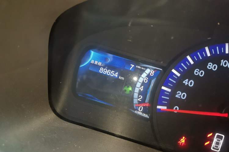 Used BYD G6 2011 2.0L Manual Luxury Edition
