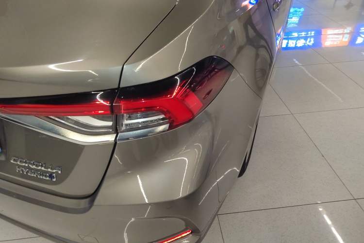 Used Toyota Corolla 2021 Dual-Motor 1.8L E-CVT Elite Edition Exterior 3