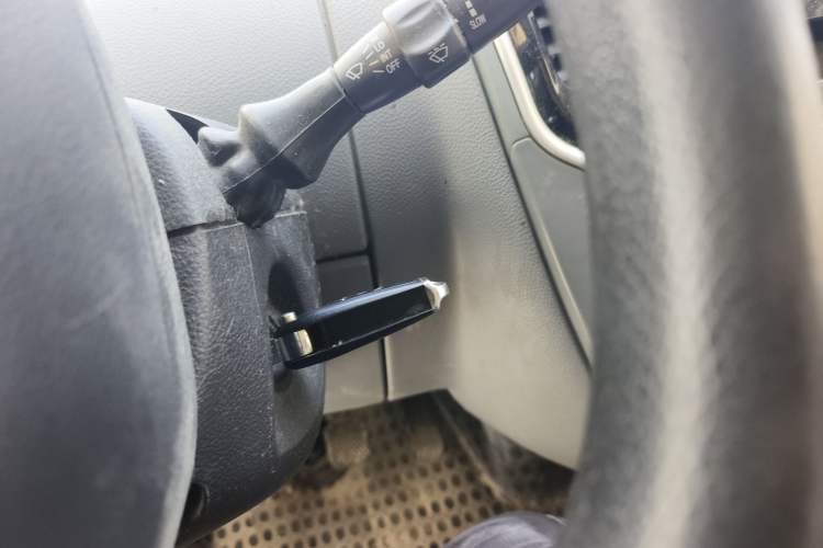 Used SAIC MAXUS Xintu V80 2019 2.5T Classic Model 6-Speed Manual – Aoyuntong Modified Version Short Wheelbase Ultra-Low Roof 5/6 Seats