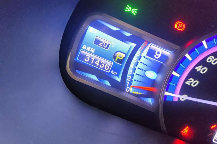 Used BYD S7 2015 2.0T Automatic Prestige Model Odometer Close Up