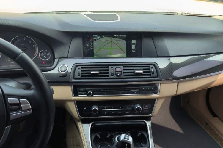 Used BMW 5 Series 2013 525Li Luxury Model
