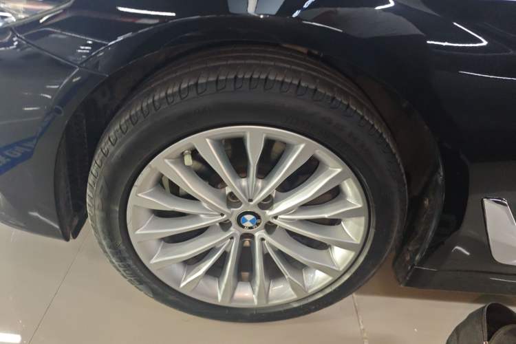 Used BMW 5 Series 2020 525Li Luxury Package Left Front Wheel Hub