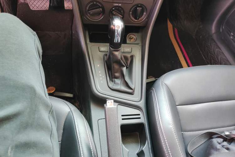 Used Volkswagen Lavida 2019 Lavida Start 1.5L Automatic Trendy Version China VI Standard Gear Lever