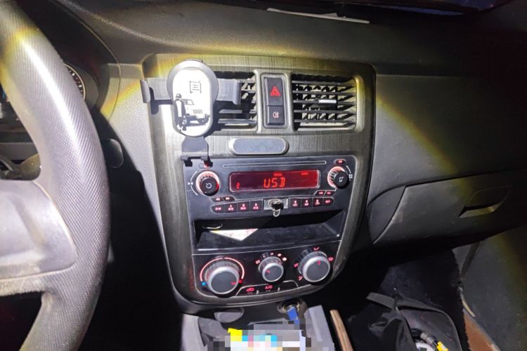 Used Wuling Rongguang V 2015 1.2L Base Version
