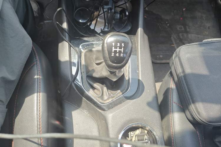 Used Soueast DX3 2018 1.5L Manual Luxury Model Gear Lever