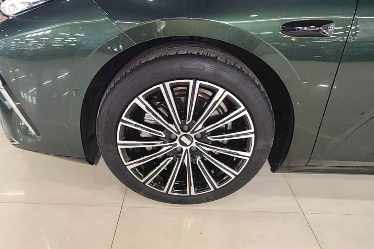 Used Geely Galaxy 8 2025 130km EM-P Starship Edition Exterior 4