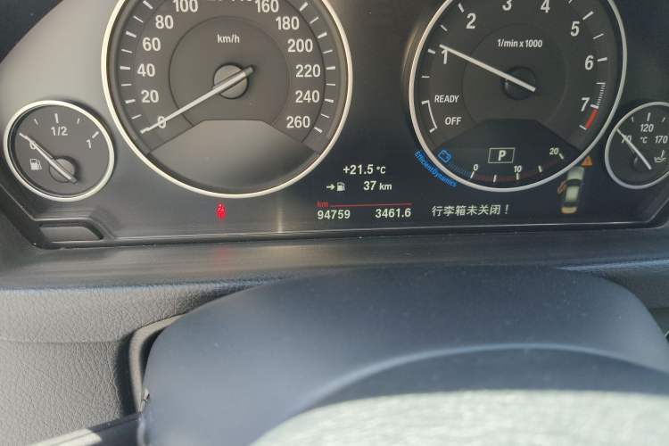 Used BMW 3 Series 2017 318Li Fashion Model Odometer Close Up