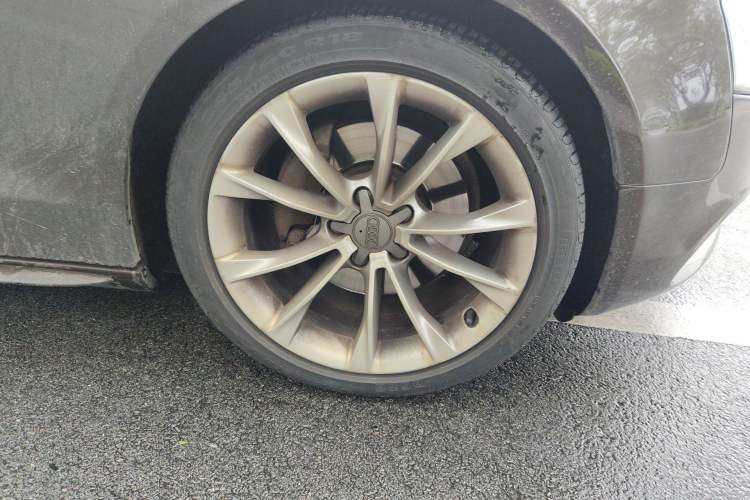 Used Audi A5 2013 Sportback 40 TFSI Right Front Wheel Hub