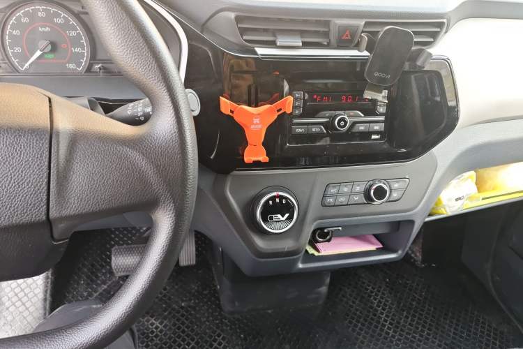 Used SAIC MAXUS EV30 2023 Pure-Electric Smart Logistics Expert with Long Wheelbase Guoxuan
