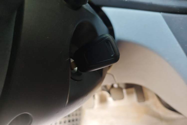 Used SAIC MAXUS Xintu V80 2023 2.0T Manual Classic Aoyuntong Long Wheelbase Mid-Height 6/7/8/9-Seater
