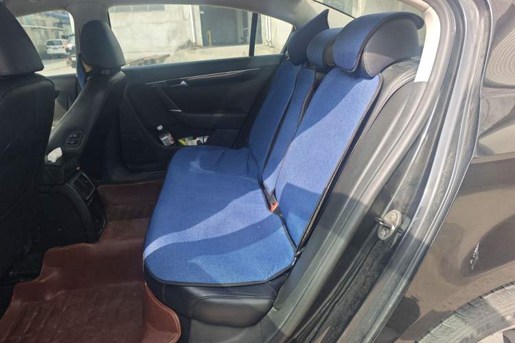 Used Volkswagen Magotan 2013 1.8TSI Luxury Model Left Rear Seat