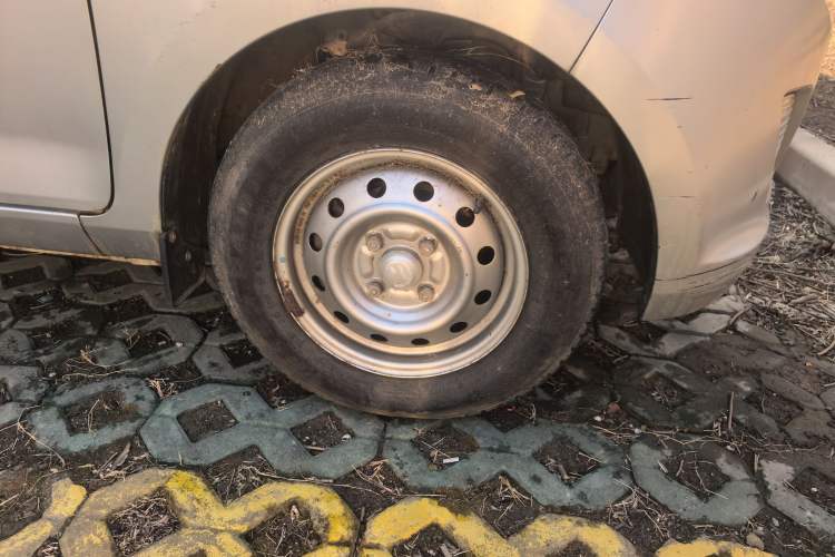 Used Wuling Rongguang V 2016 1.5L Practical Version Non-Power-Assisted
