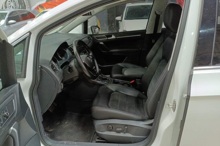 Used Volkswagen Golf Sportsvan 2018 230TSI Automatic Luxury Model