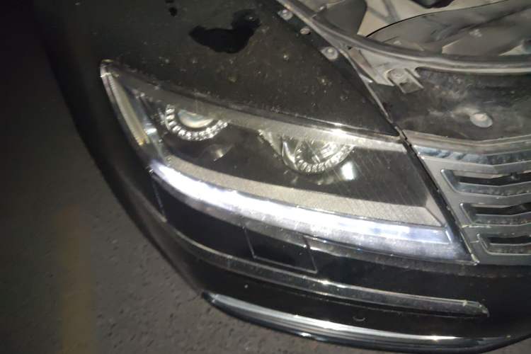 Used Volkswagen Phaeton 2011 3.6L V6 4-Seater Extended-Length Individual Edition Right Front Headlight