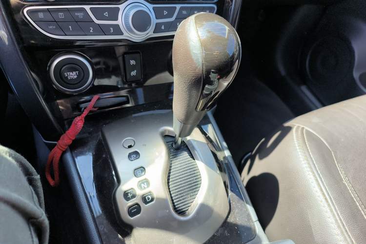 Used Renault Koleos 2013 2.5L Two-Wheel Drive Comfort Edition Gear Lever