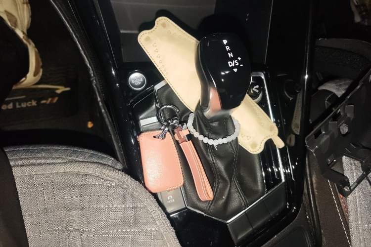 Used Volkswagen Tayron 2020 280TSI Two-Wheel Drive Luxury Connect Edition Gear Lever