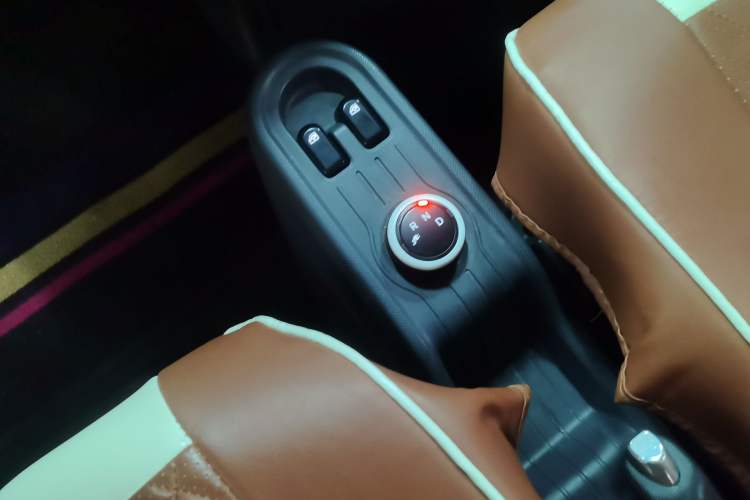 Used Wuling Hongguang MINIEV 2022 Macaron Premium Model – Lithium Iron Phosphate Gear Lever