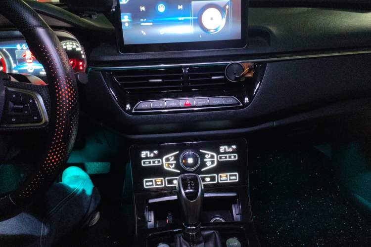 Used Hongqi H5 2019 30TD Dynamic Edition Audio And AC Panel