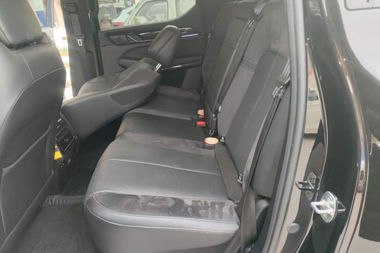 Used Great Wall Shanhai Poer 2023 3.0T V6 Gasoline Performance Edition Left Rear Seat