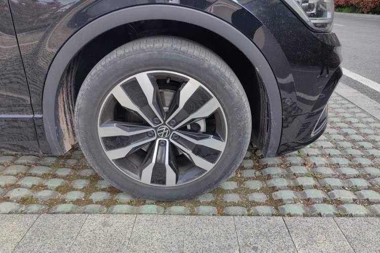 Used Volkswagen Tiguan L 2022 330TSI Automatic Two-Wheel Drive R-Line Enhanced Edition
