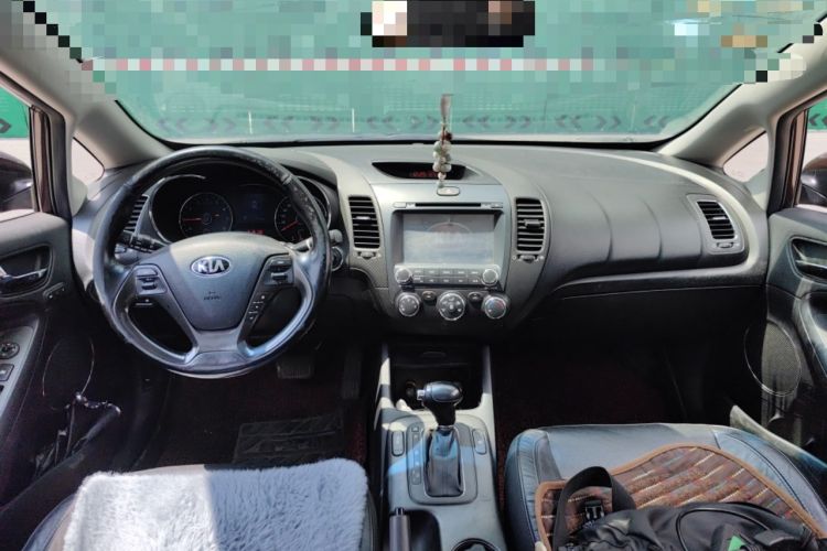 Used Kia K3 2013 1.6L Automatic GLS Center Console