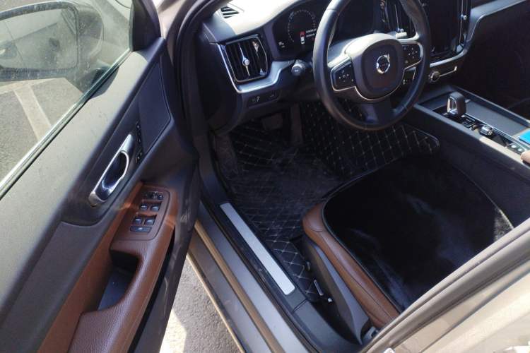 Used Volvo S60 2022 B4 Zhiyi Luxury Edition
