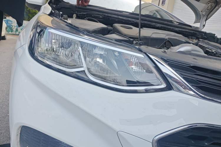 Used Chevrolet Cruze 2017 1.5L Hatchback Automatic Pioneer Sunroof Edition
