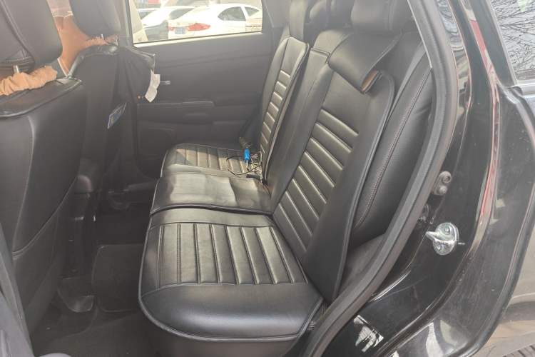 Used Mitsubishi ASX 2013 2.0L CVT Two-Wheel Drive Elite Edition Interior 4