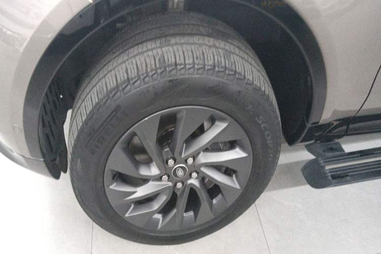 Used Land Rover Discovery 2023 Revised Version 360 PS R-Dynamic S Exterior 4