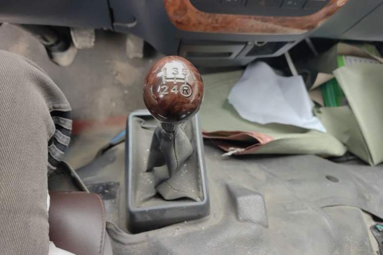 Used King Long Golden Way 2019 2.0L Van Series V20