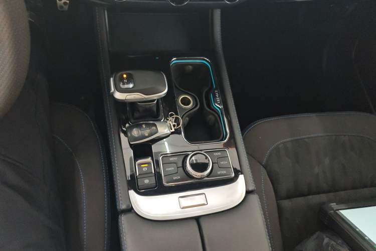 Used BAIC Off-Road BJ40 2021 2.0D Automatic Four-Wheel Drive Blade Hero Edition Pioneer Model Gear Lever