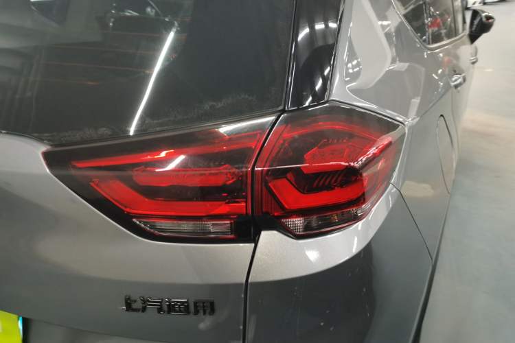 Used Chevrolet Orlando 2020 Light Hybrid Redline 530T Automatic Enjoyment Edition (5+2 Models)